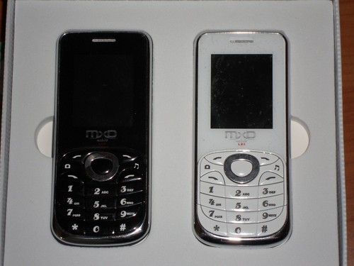 Due celulari telefoni dual - due, sim